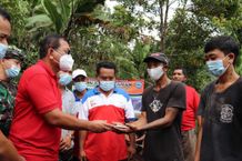 Wakil Bupati Buleleng Serahkan Bantuan Bedah Rumah di Desa Kayuputih Melaka Bedah Rumah