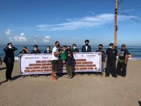 Pelaku Pariwisata dan Desa Adat Canggu Bersinegi dalam Aksi Kebersihan di Pantai Batu Bolong Bersih Pantai