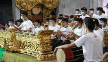 Bupati Suwirta Berikan Semangat pada Pembinaan Gong Kebyar Duta Klungkung Gong Kebyar
