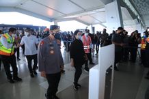 Tinjau Arus Mudik di Bandara Soetta, Kapolri Minta Perketat Pengawasan Warga dari Luar Negeri Ketat