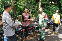 Polsek Pupuan Pengamanan Giat Vaksinasi dan Bagikan Masker Vaksin