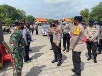 Kapolda Bali Pantau Arus Balik di Pelabuhan Gilimanuk Lebaran