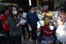 K3S Denpasar Serahkan Sembako dan Kursi Roda Motivasi