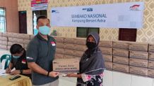 Nurani Astra Serahkan Bantuan Sembako Rp3,06 Miliar di 34 Provinsi Sembako
