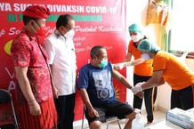 Gubernur Koster Manfaatkan Hari Libur Sidak Vaksinasi di Puskesmas Karangasem Sidak Vaksin-19
