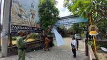 Keberlanjutan Kasus Larangan Aktivitas Ashram ISKCON Sidakarya, Perbekel Cabut Spanduk di Pasraman Spanduk