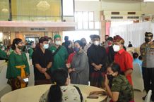 Ketua DPR RI Tinjau Vaksinasi Covid-19 di Denpasar Vaksin