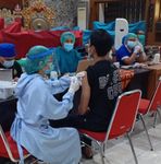 Seniman Denpasar Duta PKB Ikuti Vaksinasi Covid-19 Vaksin