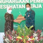 Gubernur Bali Kembali Terima Penghargaan Keselamatan Kesehatan Kerja Dari Kemenaker RI Penghargaan