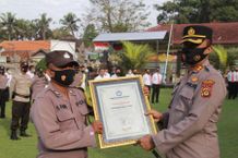 Bhabinkamtibmas Desa Peninjoan Polres Bangli Terima Penghargaan dari TRC PPA Indonesia Penghargaan