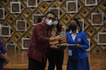Peringatan Bulan Bung Karno, Jaya Negara Serahkan Penghargaan Pemenang Lomba Kartun dan Baca Puisi Bulan Bung Karno