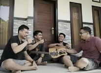 Midun N Friends Luncurkan Single Perdana Berbahasa Indonesia Midun N Friends