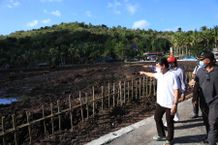 Bupati Suwirta Tinjau Penataan Hasil Pengerukan Pelabuhan Bias Munjul Klungkung