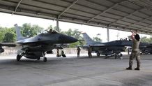 Enam Pesawat Tempur F-16 Angkatan Udara Amerika Serikat Tiba di Indonesia Pesawat Tempur