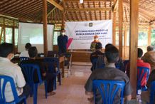 UGM Beri Pendampingan Petani Bunga Krisan di Kulon Progo UGM