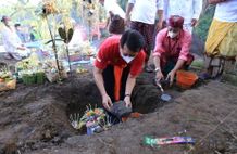 Peletakan Batu Pertama Pembangunan TPS 3R, Suwirta Harap Masalah Sampah di Desa Bisa Teratasi TOSS Center