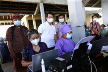 Serbuan Vaksinasi TNI-Polri, Bupati Suwirta Minta Petugas Percepat Sistem Pelayanan Covid-19