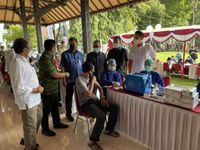 Sinergi dengan Berbagai Pihak, AXA Mandiri Vaksinasi Warga Bali Dukung Bali Bangkit Vaksin