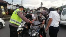 PPKM Darurat, Polres Klungkung Lakukan Penyekatan di Lima Titik PPKM