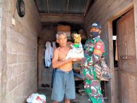 Babinsa Kodim Tabanan Salurkan Bantuan Pemerintah untuk Masyarakat Terdampak PPKM Darurat Bantuan