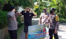 Polsek Selbar Tegur WNA yang Pakai Masker Tak Benar Masker