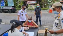 Melanggar Prokes, Tiga WNA Terjaring Razia Prokes di Kawasan Ubud Prokes