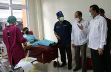 Sekda Bali Dewa Indra Apresiasi Donor Plasma Konvalesen yang Digalang oleh Fakultas Kedokteran UNUD Donor Darah