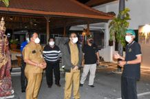 Jaya Negara dan Arya Wibawa Tinjau Lokasi Isoman Terpusat Isolasi