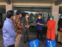 Yayasan AHM dan IKALUIN Salurkan Bantuan untuk Nakes Bantuan untuk Nakes