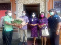 Bantu UMKM Desa Sumerta Kauh, Disdikpora Denpasar Borong 1.000 Nasi Jinggo Nasi Jinggo