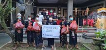 Sanggar Sidakarya Peduli dan Berbagi, Gelar Aksi Sosial Bagi Nasi Gratis Ngayah