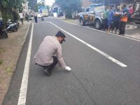 Pemotor Jatuh Terpental ke Got dan Tak Sadarkan Diri Pemotor