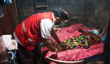 Jenguk Warga Lumpuh, Wabup Kasta Upayakan Pengobatan Tradisional Lumpuh