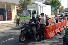 Pos Penyekatan PPKM Darurat Terus Dijaga Ketat Petugas PPKM