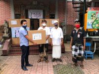 TAF Cabang Denpasar Bagikan Paket Sembako di Banjar Margajati Sembako