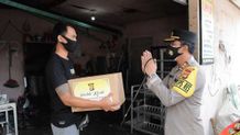 Kapolres Badung Tutup Usaha Non Esensial, Pemilik Diberi Sembako Sembako