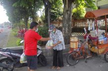 Soliditas Masyarakat di Bali, Membantu Sesama di Masa Pandemi Sembako