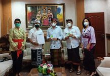 Pemkot Denpasar Terima Bantuan 600 Botol Suplemen Kesehatan dari PDDI Bali Suplemen