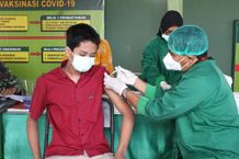 Melalui Tim Mobile Kesdam, Kodam IX/Udayana Lakukan Vaksinasi di Sekolah Vaksin