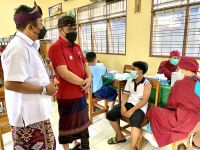 Percepat Vaksinasi Remaja, Wawali Arya Wibawa Tinjau Vaksinasi di SMPN 7 Denpasar Vaksin