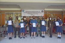 Bersama Forkopimda, Jaya Negara Tinjau Vaksinasi di SMPN 8 Denpasar Vaksin