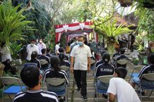Sekda Dewa Indra Tinjau Pelaksanaan Vaksinasi untuk Anak Usia 12-17 di Gianyar Vaksin