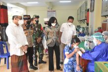 Walikota Jaya Negara, Wawali Arya Wibawa Serta Forkompimda Denpasar Tinjau Pelaksanaan Vaksinasi di SMP Dharma Wiweka Vaksin