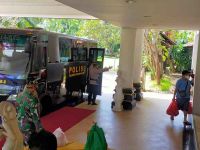 Dandim Badung Beserta Kapolresta Antar Langsung Warga Menuju Isoter Isoter
