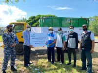 Peduli Lingkungan, PLN Serahkan Bantuan Kontainer Bak Sampah Sampah