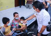 Bupati Badung Giri Prasta Lanjutkan Pemantauan Penyaluran BLT di Kuta Utara BLT