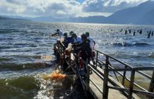 DLH Bangli Tuangkan Cairan Eco Enzyme untuk Membantu Pemurnian Air Danau Batur Danau Batur