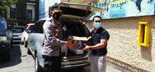 Peduli Kinerja Personel Polsek Kuta, Royal Singosari Hotel Bagikan Nasi Kotak Nasi Bungkus