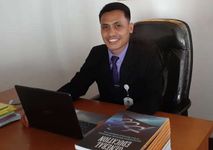 Seorang Anak Petani Raih Gelar Doktor dengan Predikat Cumlaude Anak Petani Raih Gelar Doktor