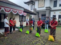 Antari Jaya Negara Serahkan Bantuan Sembako Kepada Disabilitas